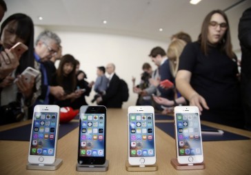 IPhone pārdošanas apjomi sarukuši pirmo reizi vēsturē 