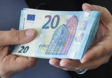 Iekasēto nodokļu maciņš nedaudz plānāks