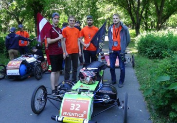 RTU studenti ar pašu būvēto pneimoauto gūst panākumus starptautiskās sacensībās Ungārijā