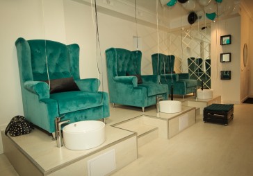 FOTO: Rīgā atklāts uzacu kopšanas salons Brow B Bar