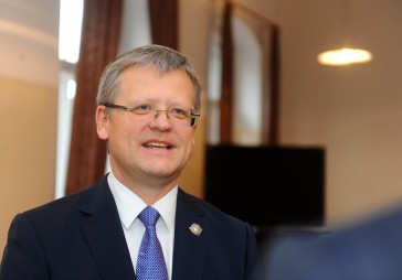 Belēvičs: Obligātā veselības apdrošināšana varētu balstīties uz strādājošo un darba devēju ikmēneša iemaksām