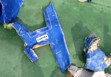 Avoti: Sākotnējās analīzes liecina par EgyptAir lidmašīnā notikušu sprādzienu