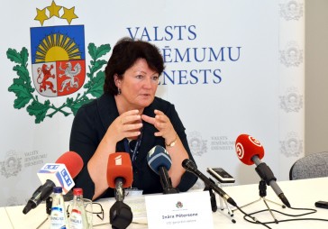 Zināms, cik ilgi vēl Pētersone pildīs VID vadītājas pienākumus