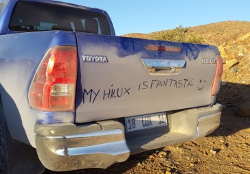 DB testē Toyota Hilux dzelžaino raksturu