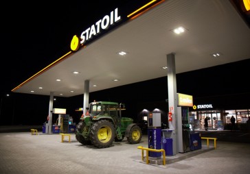 FOTO: Atver jaunu Statoil degvielas uzpildes staciju Krimuldā