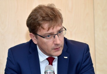 Balsojot atšķirīgi, lidostas Rīga padome tomēr atlaiž valdes priekšsēdētāju