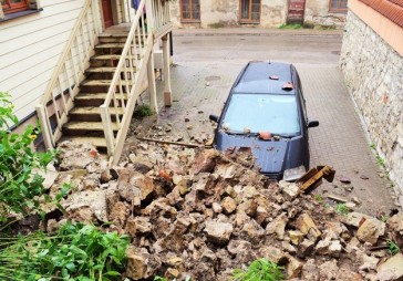 Cēsīs spēcīgais lietus pabojājis pilsētas infrastruktūru