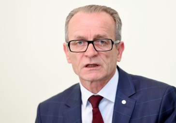 Rasnačs publiski atvainojas par sava skapja vešanu ar ministrijas transportu