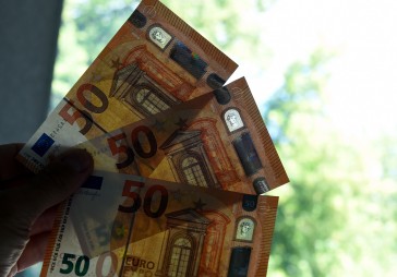ECB publisko jauno 50 eiro banknoti
