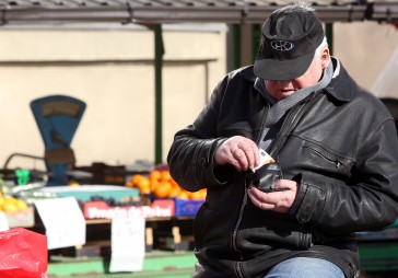 Aptauja: Igaunijā 38% iedzīvotāju turpinātu strādāt, ja valsts nodrošinātu pamatieņēmumus