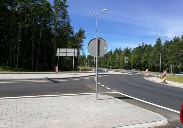 Papildināta ar FOTO: Ulbrokā pabeigta rotācijas apļa izbūve