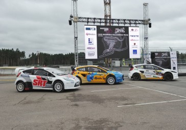 FOTO: Atklāj Biķernieku rallijkrosa trasi