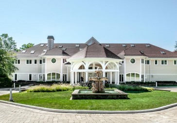 FOTO: Neviens neiegādājas bankrotējošā mūziķa 50 Cent 6 miljonus dolāru vērto īpašumu