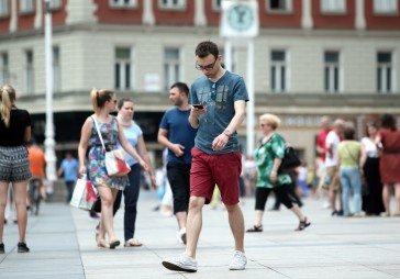  FOTO: Pasauli pārņēmis pokemonu ķeršanas trakums