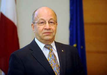 Viedoklis: Svētkos veikali būs slēgti