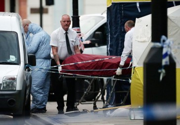 Londonas centrā nodurta sieviete, vēl pieci cilvēki guvuši ievainojumus