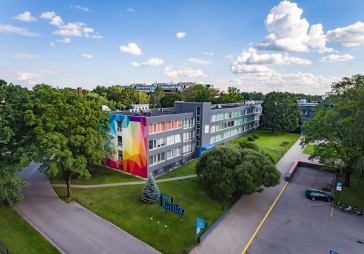 Papildināts - Biznesa augstskola Turība, ieguldot 157 000 eiro, iegūst jaunu veidolu