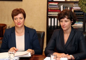 Koļegova paceļ cepuri 