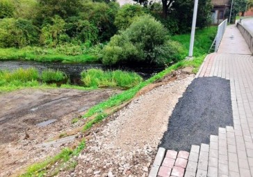 Salabo lietavu izskaloto ietvi