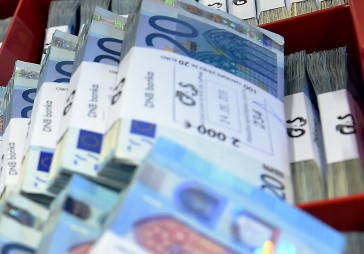 Tikt atpakaļ pie skaidras naudas 