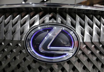 Valsts prezidenta nolietotā automašīna nomainīta pret jaunu Lexus limuzīnu
