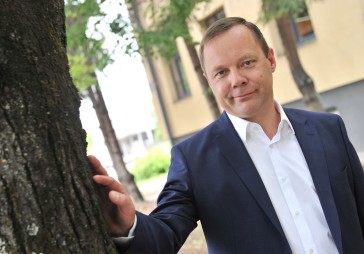 Eksperts: Tiek bīdīta bankām izdevīga politika