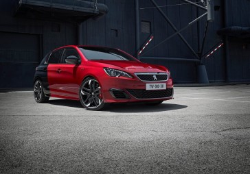 Peugeot 308 Gti: Sarkanās un melnās krāsas maģija