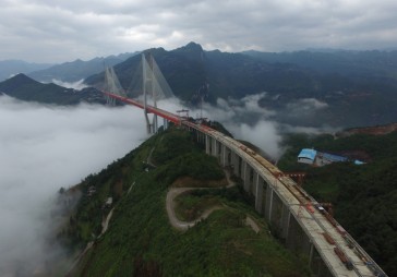 Ķīnā top jauns pasaulē augstākais tilts