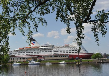 Tallink atdod uzņēmējiem prāmi