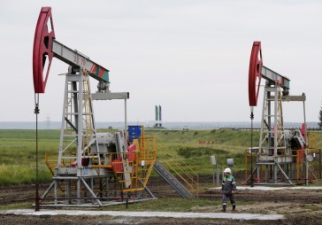 Strauji sarūk naftas cenas