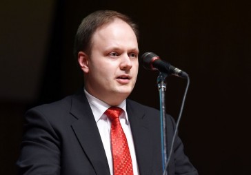 AT atceļ Neo notiesājošo spriedumu un nodod krimināllietu jaunai izskatīšanai