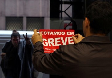 Banku darbinieki Brazīlijā 30.dienu turpina streiku