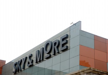 Atklās modernizēto tirdzniecības centru Sky&More