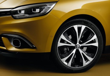 Renault liek izbrīnā ieplest acis