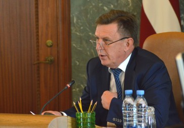 Papildināta - Koalīcija vienojusies par valsts veselības apdrošināšanas modeli; par finansējuma avotiem spriedīs līdz 1.aprīlim