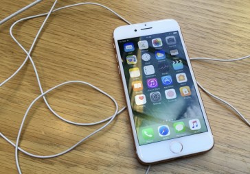 Samsung likstu dēļ Apple varētu pārdot par 15 miljoniem vairāk IPhone 