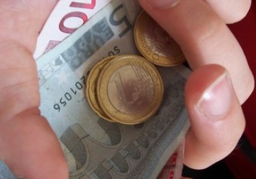 Lielākā alga skolotājam Latvijā septembrī bija 2260 eiro