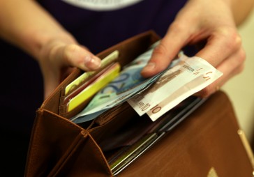 Latvija iedzīvotāji visneapmierinātākie ar savu finansiālo situāciju Baltijā