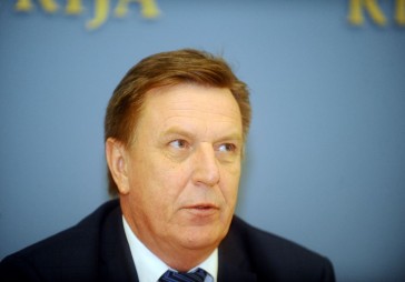 AS Daugavpils lokomotīvju remonta rūpnīca nosūtījusi iesniegumu Kučinskim; to uzdots izvērtēt Ašeradenam un Reizniecei-Ozolai