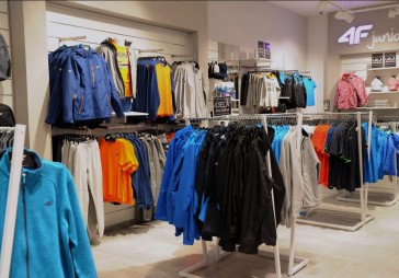 Sporta apģērbu zīmols 4F atver pirmo veikalu ārpus Rīgas