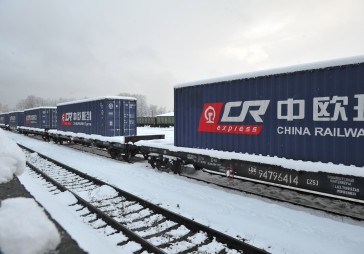 FOTO: Testa konteinervilciens no Ķīnas jau ieradies Rīgā