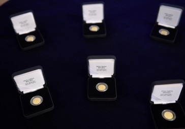 FOTO: Latvijas Banka prezentē monētu Zelta saktas. Ripsakta 