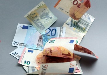 Aizdomās par ES struktūrfondu līdzekļu izkrāpšanu aizturētas divas personas; izkrāpti vairāk nekā 69 tūkstoši eiro