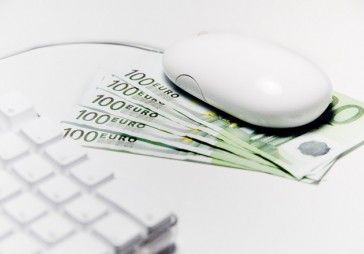 Ķeras klāt internetveikaliem 