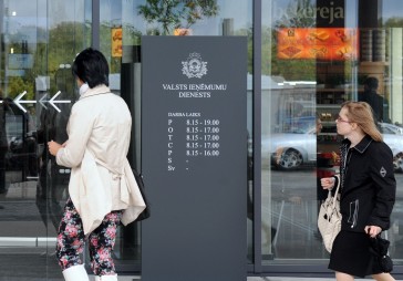 Visi konti – zem lupas: Saeima atbalsta maksājumu un noguldījumu kontu reģistra izveidi 