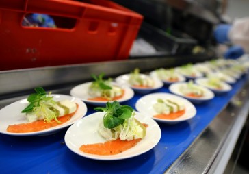 FOTO: Maltīte aviokompānijas Lufthansa pirmās klases pasažieriem