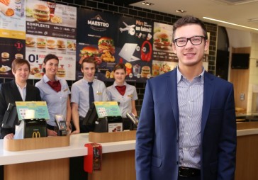 McDonald’s Latvijā mainīs pieeju darbinieku meklēšanai