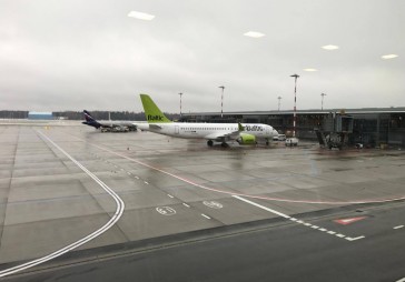 Papildināta - FOTO: AirBaltic jaunā lidmašīna Bombardier CS300 dodas pirmajā komerciālajā reisā 