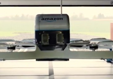 Amazon veicis pirmo preču piegādi ar dronu 