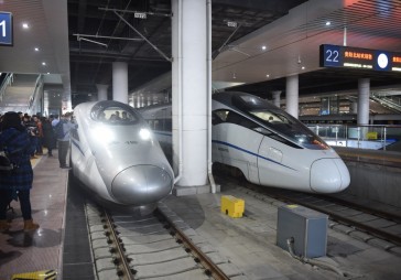 FOTO: Atklāta viena no pasaules garākajām ātrgaitas dzelzceļa līnijām